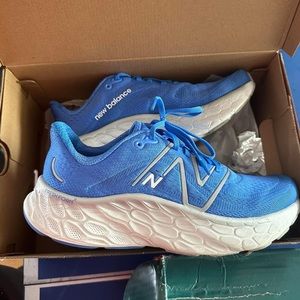 Womens New Balance V4